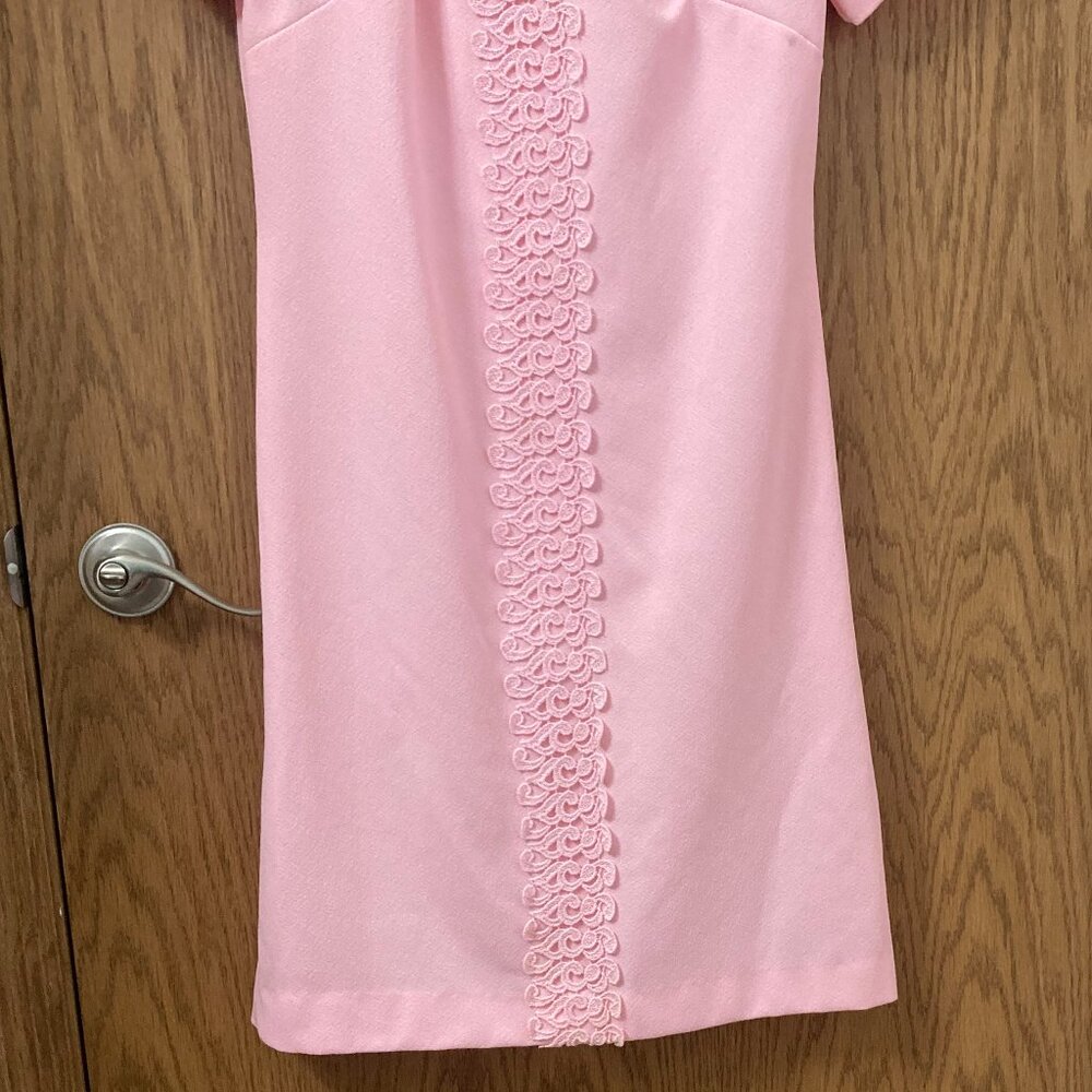 Vintage 1960s Baby Pink Shift Dress with Applique Lace Trim - 6 - Picture 4 of 8